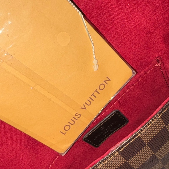Louis Vuitton Brown Checkered Crossbody Bag - Picture 4 of 8
